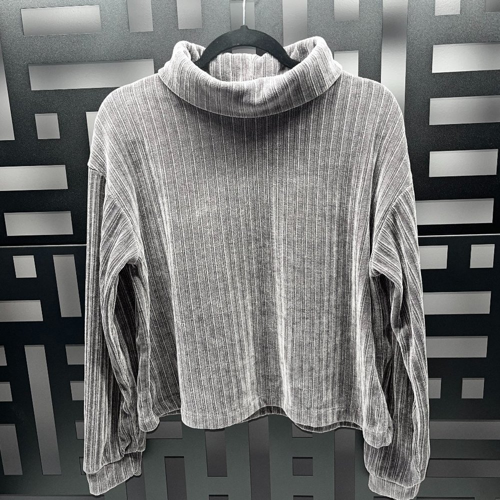 Philosphy Cropped Turtleneck